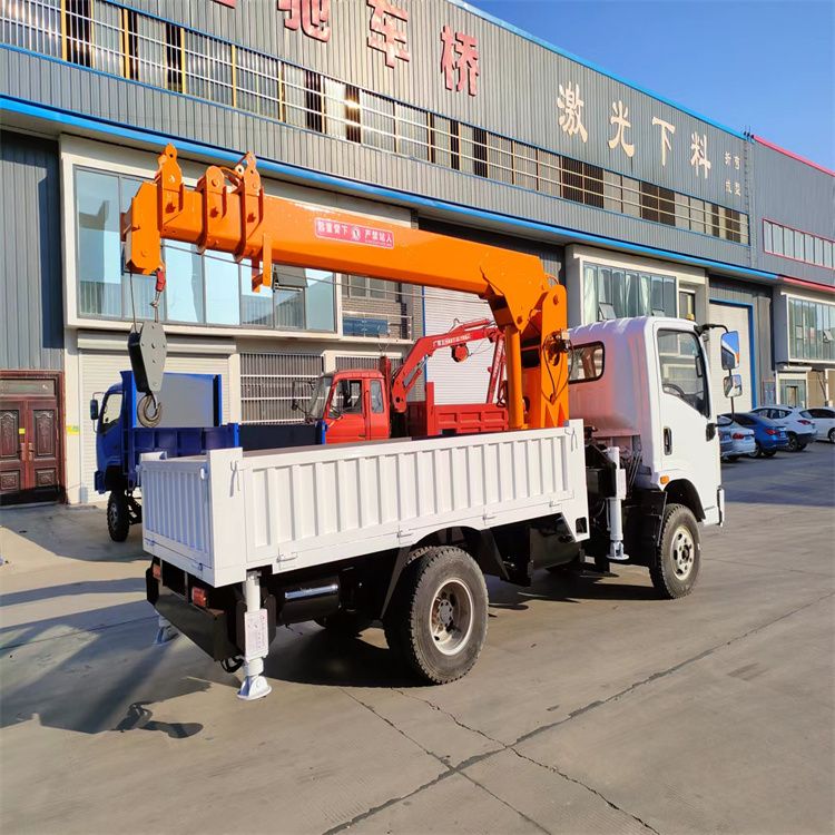 云林县三轮随车吊定制 农用改装机自备吊中瑞长期出售